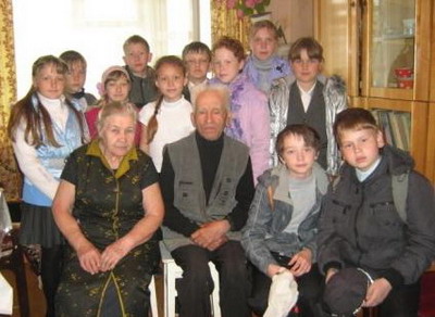 Юные шумерлинцы навестили ветерана Великой Отечественной войны Н.В. Кологреева
